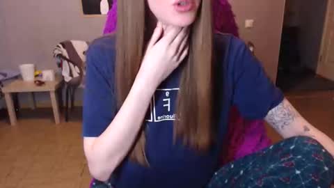 Snapshot of kittylovemoon chatting on April 2026 08:25:02 PM KittyloveMoon online show from April 2026 08:25:02 PM