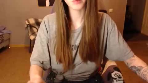 Snapshot of kittylovemoon chatting on April 2026 08:47:01 PM KittyloveMoon online show from April 2026 08:47:01 PM