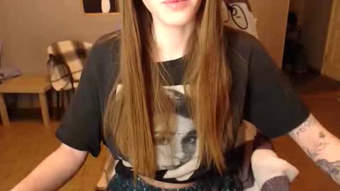 Snapshot of kittylovemoon chatting on April 2026 09:53:02 PM KittyloveMoon online show from April 2026 09:53:02 PM