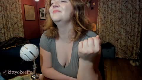 Snapshot of kittyokeeffe chatting on December 2024 04:31:02 AM Miss Kitty OKeeffe online show from December 2024 04:31:02 AM