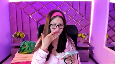 Snapshot of kittypinky01 chatting on June 2026 01:57:01 PM Sarah online show from June 2026 01:57:01 PM