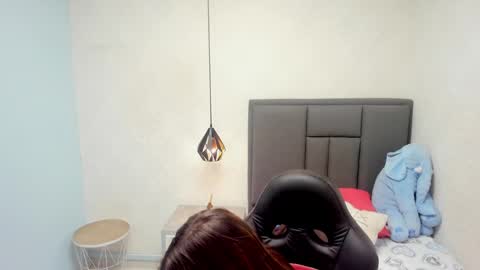  K I T T  Y  online show from January 2025 11:42:02 AM