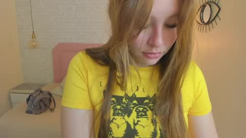 Snapshot of kittytimberlake chatting on April 2026 12:40:01 PM K I T T Y online show from April 2026 12:40:01 PM