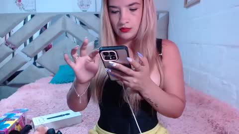 kittyzevee_ online show from February 2025 12:20:01 AM