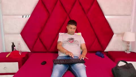 Luisa y Jairo online show from October 2025 12:33:01 PM