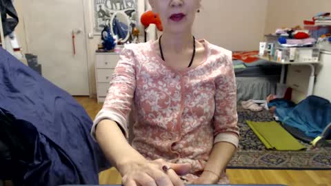 Snapshot of kiuminberry chatting on February 2025 01:05:01 PM KiuminBerry online show from February 2025 01:05:01 PM