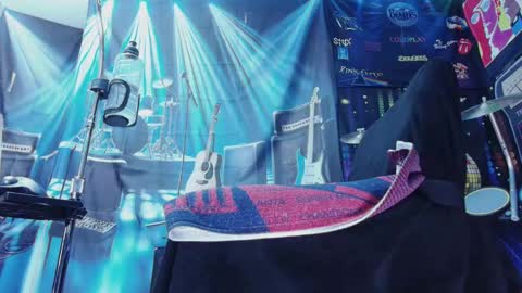 kiveuxmakeu online show from October 2025 06:10:02 PM