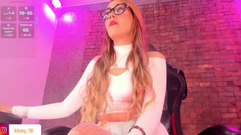 Kloey  online show from September 2025 09:03:02 PM