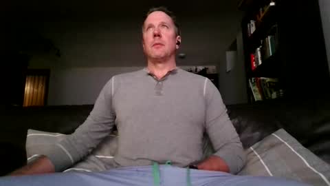 Knight3975 online show from April 2026 07:28:01 AM