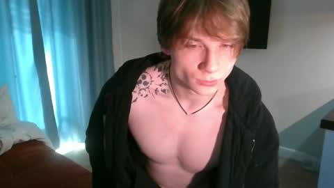 Snapshot of knotsiemens chatting on April 2026 05:25:02 AM Adam online show from April 2026 05:25:02 AM