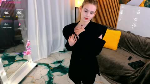 Snapshot of koineko chatting on April 2026 11:13:01 PM Lilu online show from April 2026 11:13:01 PM