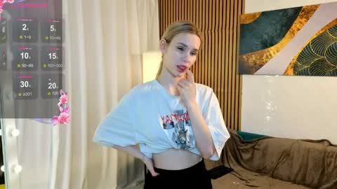 Snapshot of koineko chatting on April 2026 11:18:02 AM Lilu online show from April 2026 11:18:02 AM