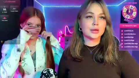 Mia online show from November 2025 06:52:01 PM