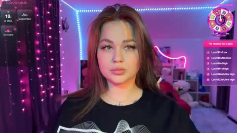 Mia online show from December 2025 11:30:02 AM