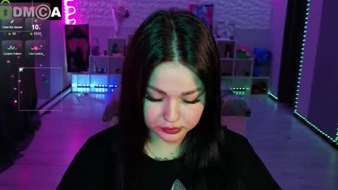 Mia online show from April 2026 05:51:02 AM