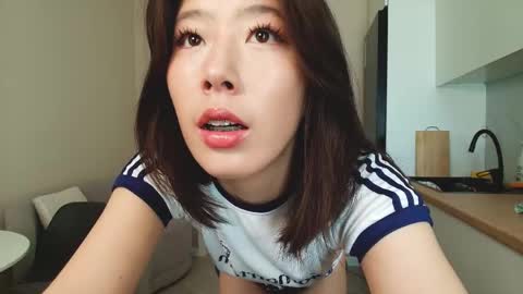 Snapshot of kokomiuu chatting on May 2026 09:03:01 AM Nani online show from May 2026 09:03:01 AM