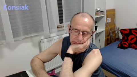 Komsiak online show from April 2026 10:21:02 PM