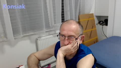 Snapshot of konsiak chatting on May 2026 08:38:01 PM Komsiak online show from May 2026 08:38:01 PM