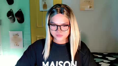 Snapshot of krezikeed chatting on April 2026 04:12:01 AM krezikeed online show from April 2026 04:12:01 AM