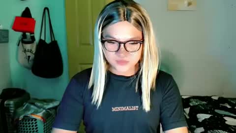 Snapshot of krezikeed chatting on April 2026 12:10:01 PM krezikeed online show from April 2026 12:10:01 PM