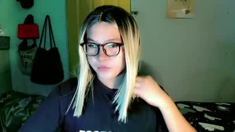 Snapshot of krezikeed chatting on April 2026 09:59:01 AM krezikeed online show from April 2026 09:59:01 AM