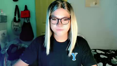 Snapshot of krezikeed chatting on April 2026 01:01:02 AM krezikeed online show from April 2026 01:01:02 AM