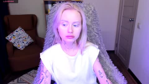 Snapshot of kris_grant chatting on December 2024 11:00:02 AM kris_grant online show from December 2024 11:00:02 AM