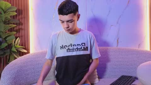 Snapshot of kris_stormvg chatting on November 2025 07:49:02 PM criss online show from November 2025 07:49:02 PM