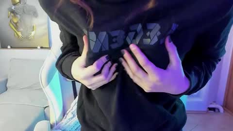 krisdoeil online show from December 2025 02:28:02 AM