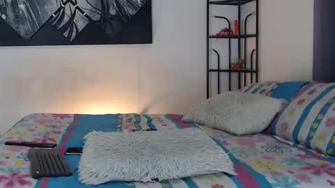 Andrea online show from November 2025 07:04:02 PM