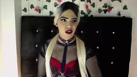 kristal_queen01 online show from April 2026 01:41:01 PM