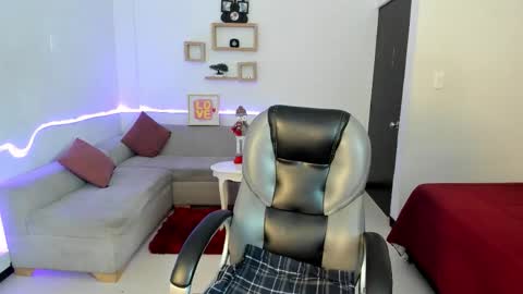 Sophia online show from December 2025 07:09:01 PM