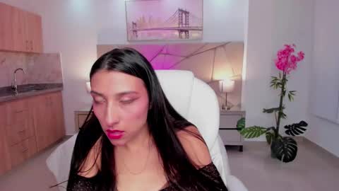 Kristine 33 online show from September 2025 09:40:02 PM