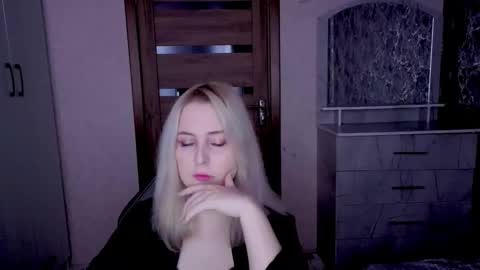 Kristy online show from April 2026 09:09:01 PM