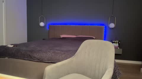 Kristi online show from September 2025 04:12:01 AM