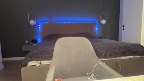 Kristi online show from October 2025 04:12:01 AM