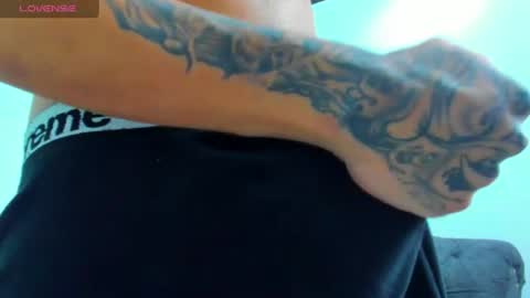 Snapshot of kroywave chatting on June 2026 10:15:01 AM Kroy Wave Muscle Tattoos Latino online show from June 2026 10:15:01 AM