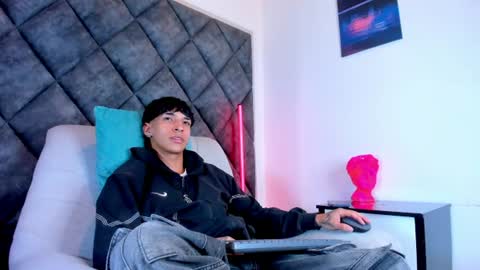 Snapshot of kroywave chatting on August 2026 03:21:02 AM Kroy Wave Muscle Tattoos Latino online show from August 2026 03:21:02 AM