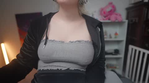 Krystal Syx online show from January 2025 12:15:01 AM