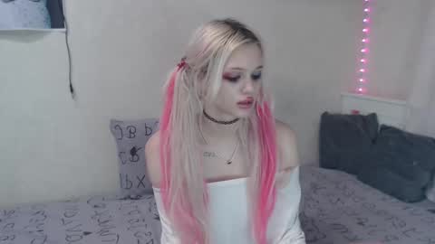 Snapshot of kttyemiow__ chatting on February 2025 04:54:01 AM Emilia online show from February 2025 04:54:01 AM