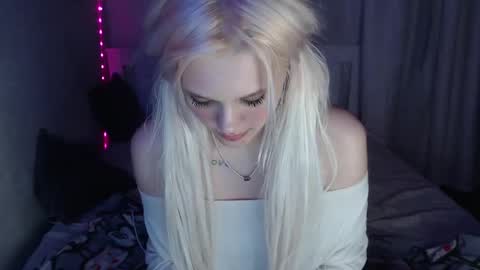 Snapshot of kttyemiow__ chatting on February 2025 01:24:01 AM Emilia online show from February 2025 01:24:01 AM