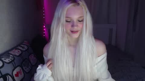 Snapshot of kttyemiow__ chatting on March 2025 08:27:01 PM Emilia online show from March 2025 08:27:01 PM