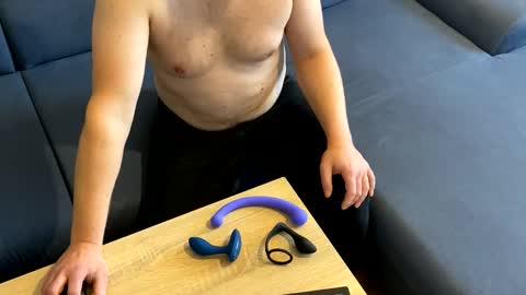 Tony online show from November 2025 09:01:01 AM