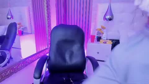 Snapshot of kylepresly chatting on June 2026 05:12:01 AM Kyle online show from June 2026 05:12:01 AM