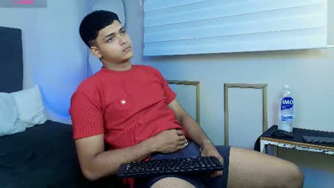 Kyliam online show from July 2026 07:40:02 PM