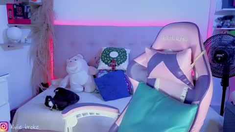 k ylie online show from March 2026 09:21:02 PM