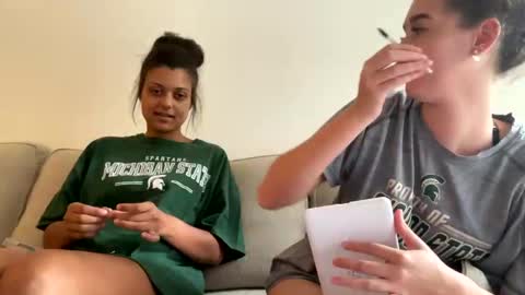 Kylie online show from September 2025 07:03:01 PM