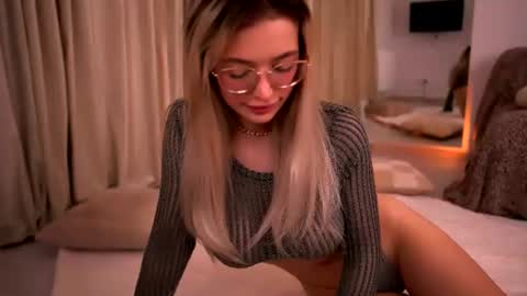 Snapshot of kyliejoyce chatting on June 2026 09:01:02 PM Kylie online show from June 2026 09:01:02 PM