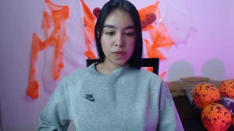 Kyra  online show from October 2025 12:39:02 PM