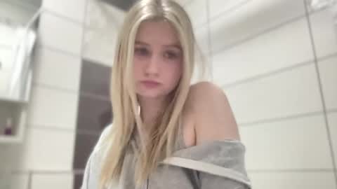 Snapshot of kyttilovelly chatting on May 2026 05:39:01 PM Amanda online show from May 2026 05:39:01 PM